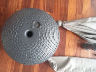 Sombrilla gris con base y funda sin estrenar