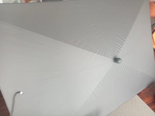 Sombrilla gris con base y funda sin estrenar