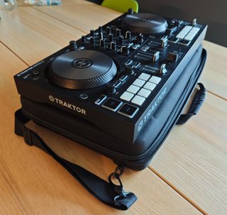 Native Instruments Traktor S2 MK3 + Maletín