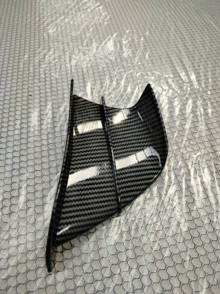 Alerón moto carbono