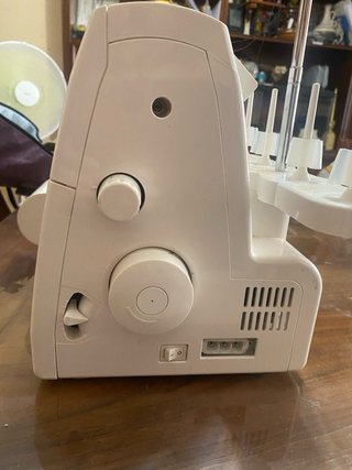 Remalladora Singer 14SH754