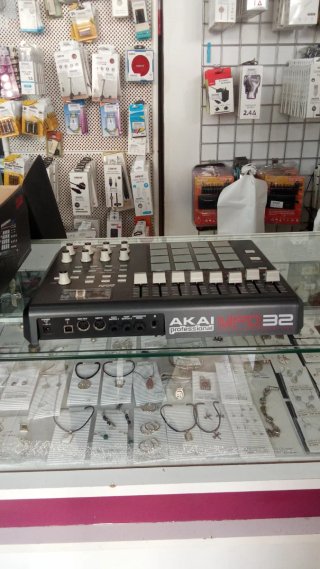 Akai MPD32 Control Surface MIDI/USB