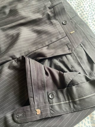 Traje de hombre negro con rayas