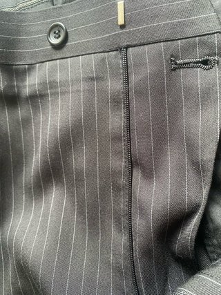 Traje de hombre negro con rayas