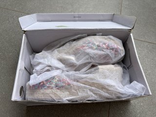 Cuñas doradas y multicolor sin estrenar, talla 38.