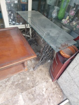 Mesa pie máquina coser cristal y madera