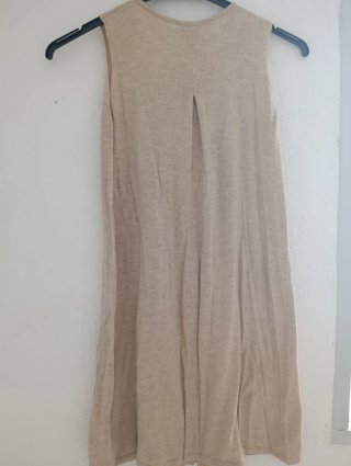 Vestido punto beige sin mangas lazo