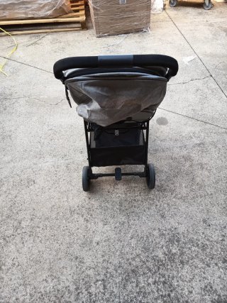 Carrito de bebé gris