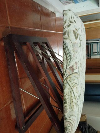 Reposapiés madera y tela estampado