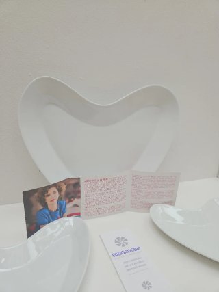 Platos y fuente porcelana sargadelos Agatha Ruiz