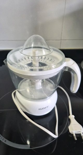 Exprimidor eléctrico Kunft blanco casi nada de uso