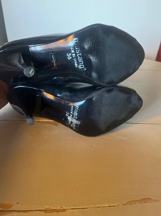 Zapatos de tacón Mustang negros
