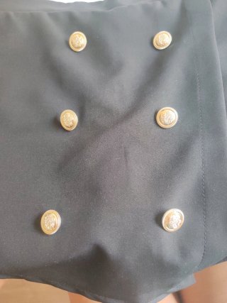 Falda pantalón negra botones dorados
