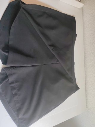 Falda pantalón negra botones dorados