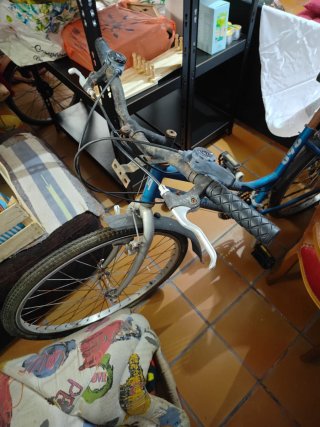 3 bicis para reparar uno es un triciclo
