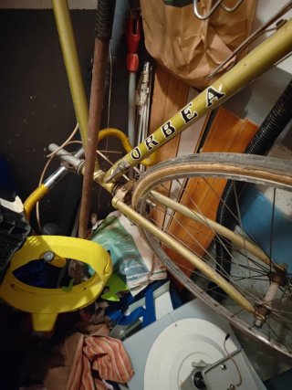 3 bicis para reparar uno es un triciclo