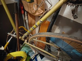 3 bicis para reparar uno es un triciclo