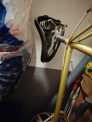 3 bicis para reparar uno es un triciclo