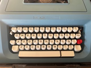 Máquina de escribir Olivetti Studio 46 azul