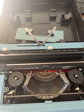 Máquina de escribir Olivetti Studio 46 azul