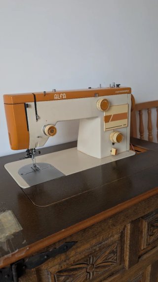 Máquina de coser eléctrica Alfa