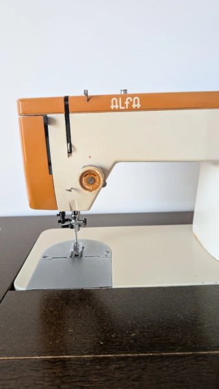 Máquina de coser eléctrica Alfa