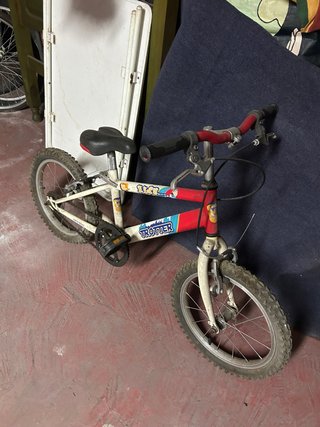 Bicicleta Trotter roja y blanca