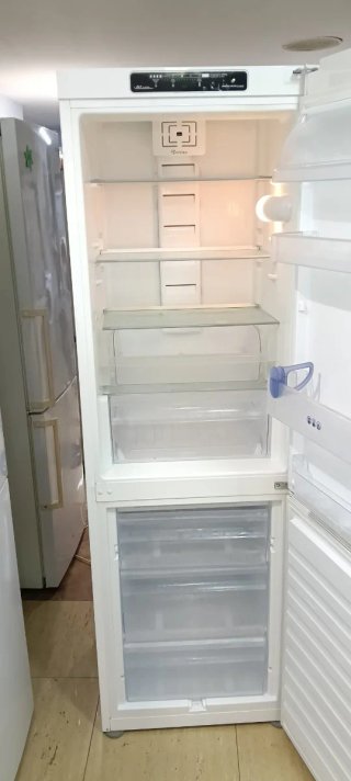 NEVERA COMBI WHIRLPOOL NO FROST ENERGÍA A+