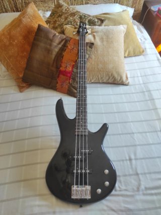 Bajo Ibanez SoundGear