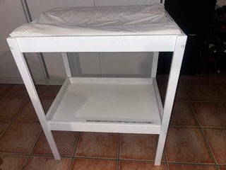 Cambiador Ikea 72x51x90 con colchoneta