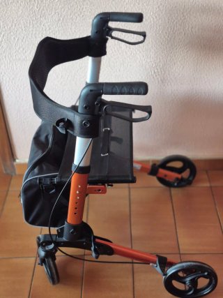 Andador 4 ruedas con asiento y freno