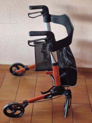 Andador 4 ruedas con asiento y freno