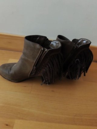 Botas de mujer con flecos marrones