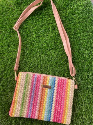 Bolso de verano multicolor con correa ajustable