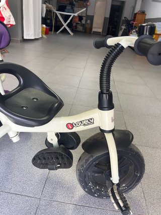 Triciclo infantil con toldo y cesta