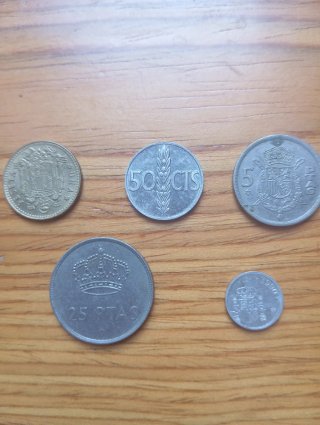Lote de 5 monedas antiguas españolas,2 no nacional