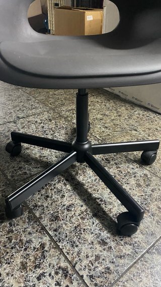 Silla giratoria Ikea negra