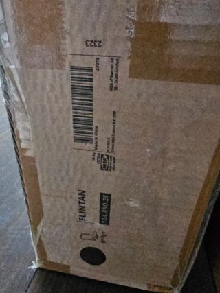 Sillas de oficina IKEA con ruedas en su caja.