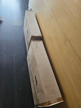 Sillas de oficina IKEA con ruedas en su caja.