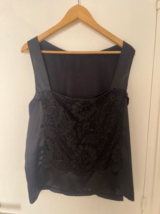 Traje-Falda negra de encaje con pedrería