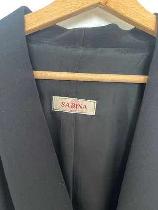 Traje-Falda negra de encaje con pedrería