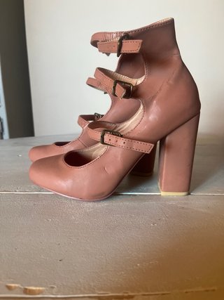 Zapatos Kling tacón marrón con tiras