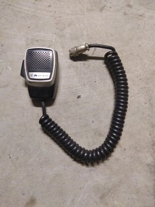 Micrófono Midland con cable espiral