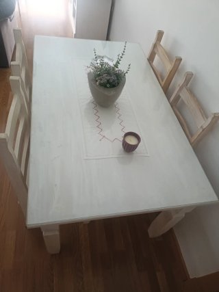 Mesa(con cristal)y sillas de madera