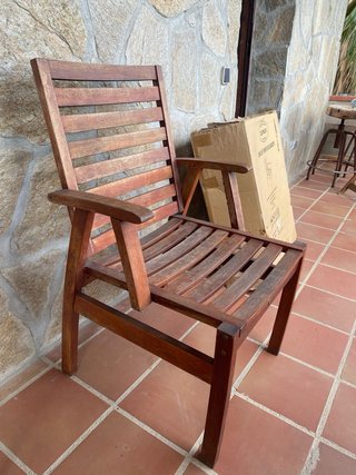 Mesa y 5/6 Sillas de Jardín Madera