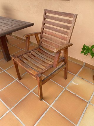 Mesa y 5/6 Sillas de Jardín Madera