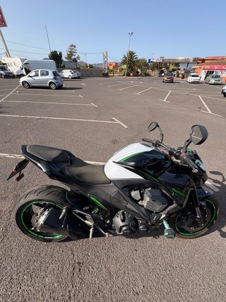 Kawasaki Z800 Negra y Verde