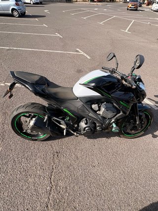 Kawasaki Z800 Negra y Verde