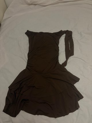 Vestido marrón con falda pantalón