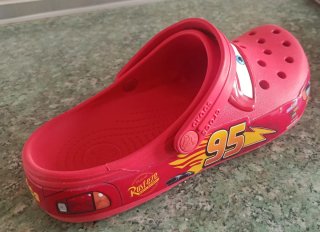 Crocs Rojas McQueen originales